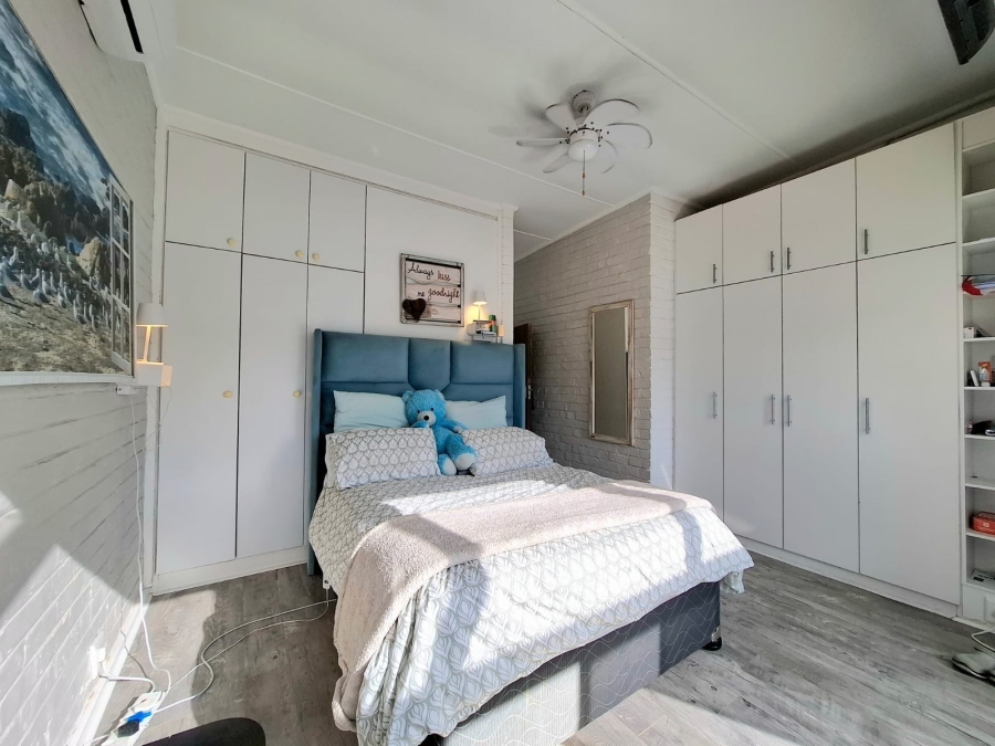 2 Bedroom Property for Sale in Bonza Bay Eastern Cape